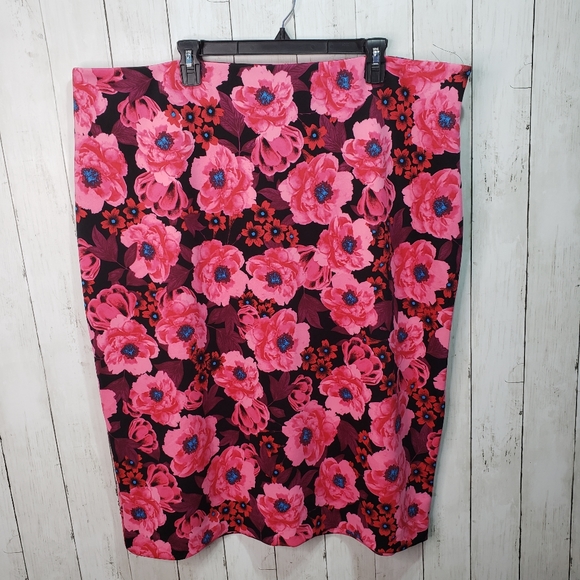 Worthington Dresses & Skirts - New! Worthington Floral Pencil Skirt Exposed Zip